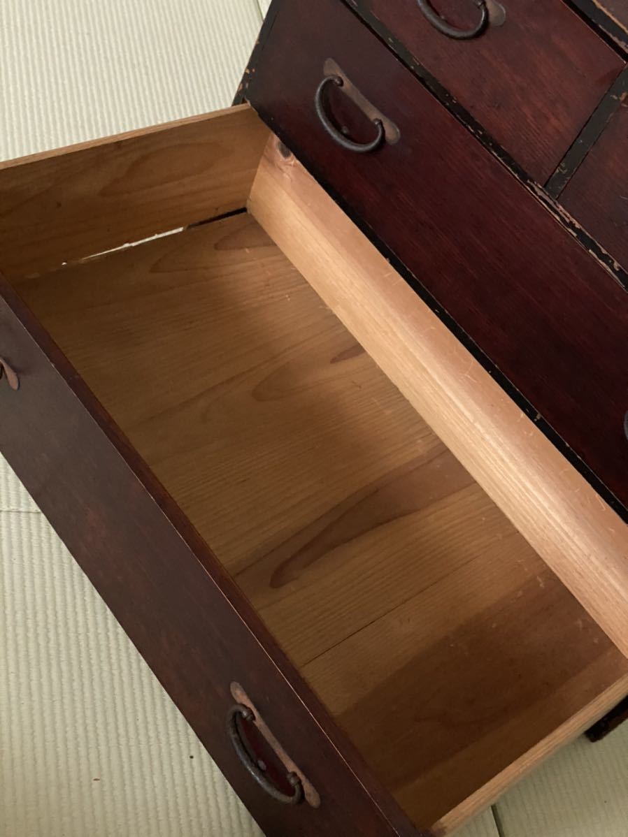 当時物 面欅無垢 引き出し 4杯 和箪笥 高さ約45.5cm 杉無垢 小振り 天然無垢材 打ち出し金具 タンス チェスト 和家具 姫箪笥_6