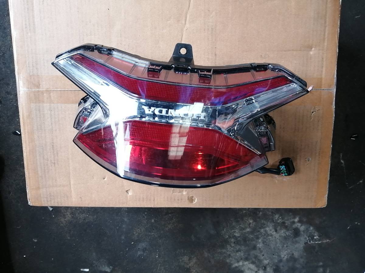 ホンダ　PCX150純正　新品テールランプ JF81 JF81 PCX jf81 jf81（テールランプ｜ライト・ランプ）：パーツ LED