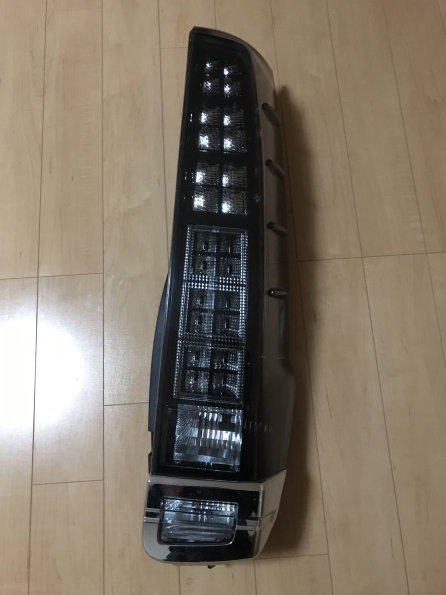 ヴォクシー トヨタ 80系 前期 テールの中古品・新品 (ヴォクシー 80系