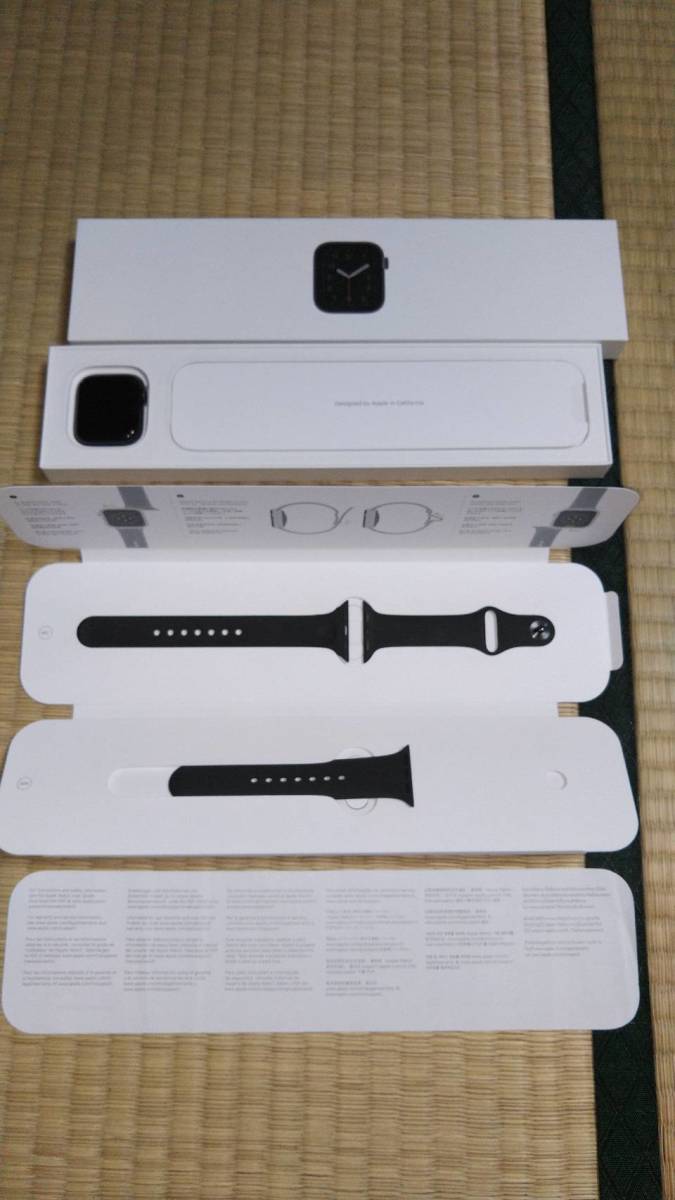 低価，限定SALE Applewatch アップルウォッチ SE MYDP2J/A GPSモデル スペースグレー 極(スマートウォッチ本体)｜売買されたオークション情報、yahooの商品情報をアーカイブ公開 - オークファン スマートウォッチ本体