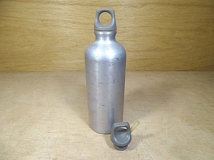 お買い得，最新作 レトロ 古い SIGG FUEL BOTTLE/ 純正注ぎ口キャップ付き / シグ 燃料ボトル/白ガスなど専用 レア(燃料タンク、携行缶)｜売買されたオークション情報、yahooの商品情報をアーカイブ公開 - オークフ 燃料タンク、携行缶