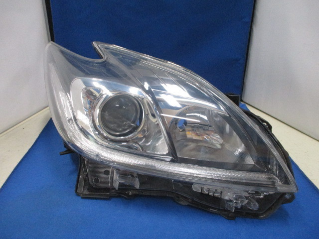 トヨタ プリウス ZVW30 後期 右ライト/右ヘッドライト HID 純正 KOITO