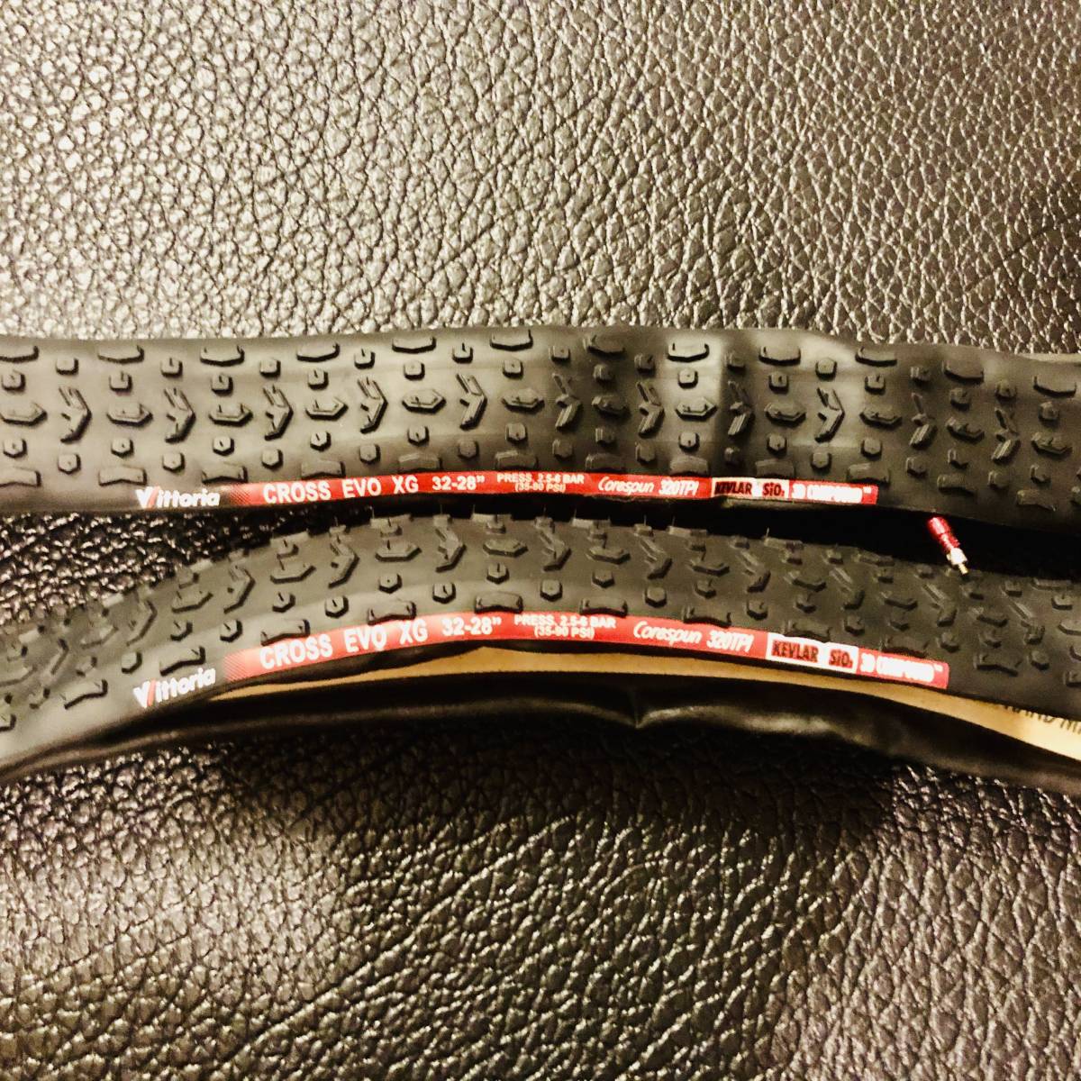  ２本セット Vittoria CROSS EVO XG シクロクロス チューブラータイヤ 700C &times; 32C(700C（チューブラー）)｜売買されたオークション情報、yahooの商品情報をアーカイブ公開 - オークファン タイヤ