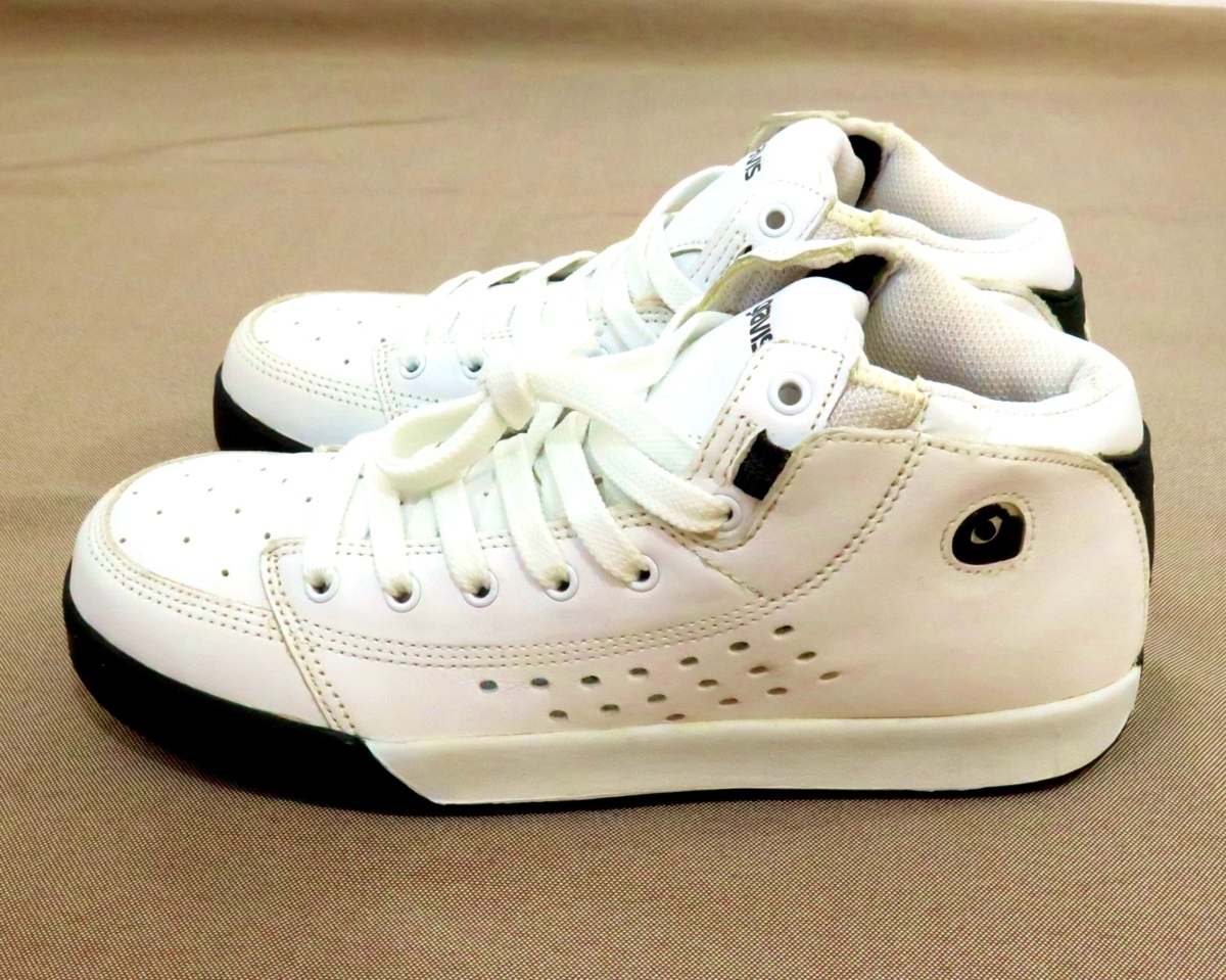 正規品 Gravis グラビス メンズスニーカー 靴 Tramac Hc ホワイト ブラック サイズ26cm 箱付き 26 0cm 売買されたオークション情報 Yahooの商品情報をアーカイブ公開 オークファン Aucfan Com