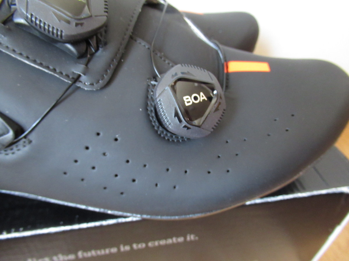 DMT | - KR0 Road 比較インプレッション！ Shoe ブログ｜ミズタニ自転車株式会社 KR1&amp;SH1 EVO D1 SPD-SLビンディングシューズ シューズ DMT（ディーエムティー）D1 Shoes [M0010DMT25KR4-A-79-46]