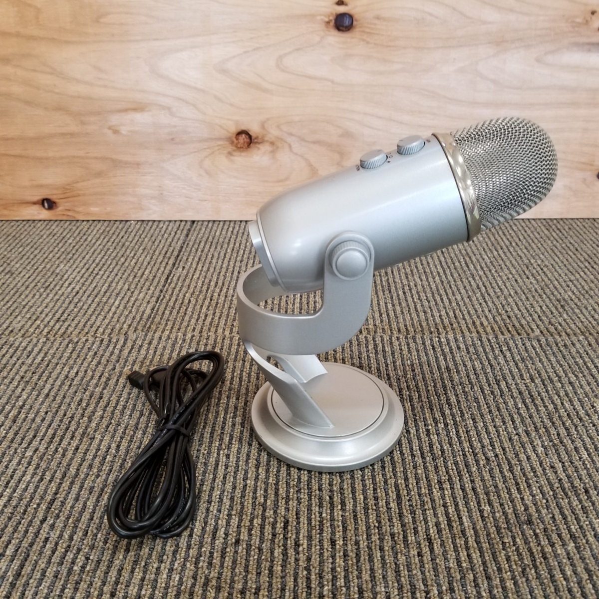CAD Equitek | e300 Audio マルチパターンコンデンサー Condenser