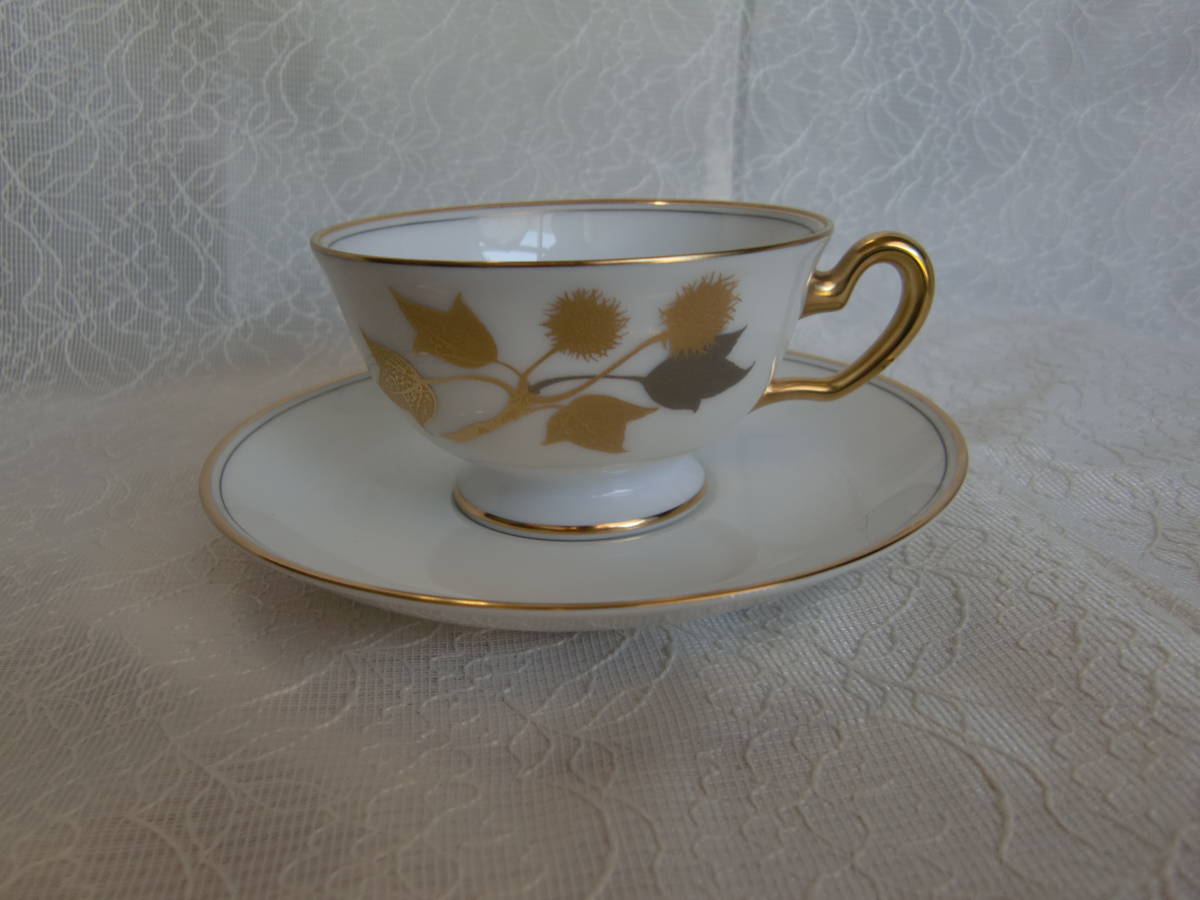 新品，2026 一時大 大倉陶園 皇居の花 白磁金彩 楓 カップ＆ソーサー 箱なし HN50-25SR(大倉陶園)｜売買されたオークション情報、yahooの商品情報をアーカイブ公開 - オークファン 大倉陶園