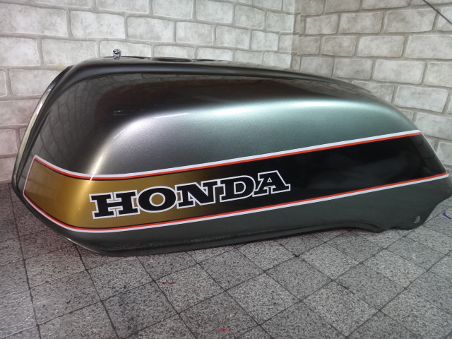 ○CB750F：FBマグナムシルバーメタリック純正部品外装セット
