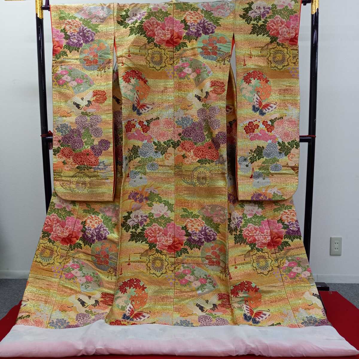 〈宇589〉品 色打掛 [逸品] 婚礼 ウェディング 金糸細工 「文字入り」豪華 花刺繍 赤 金 刺繍 舞鶴 松 桜 花柄 古風201204