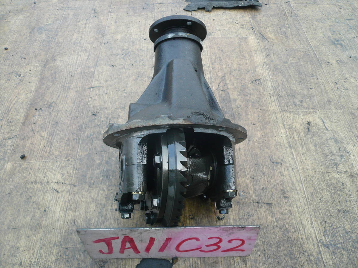 Ｃ３２　本州送料１５００円　ジムニー　ＪＡ１１　フロントデフ　ＡＴ