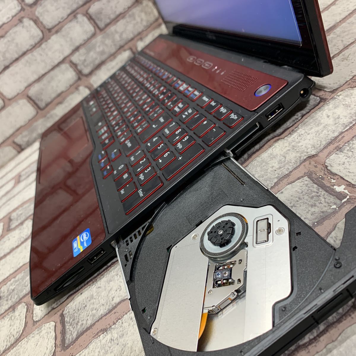 【C187】☆富士通 LIFEBOOK AH77/K FMVA77KR★Core i7-3632QM★新品SSD 240GB★メモリ8GB◇Webカメラ、ブルーレイ、Office2019、1円◇ LIFEBOOK 富士通 FMV AH77&frasl;H2 [アーバンホワイト] AH77&frasl;E3