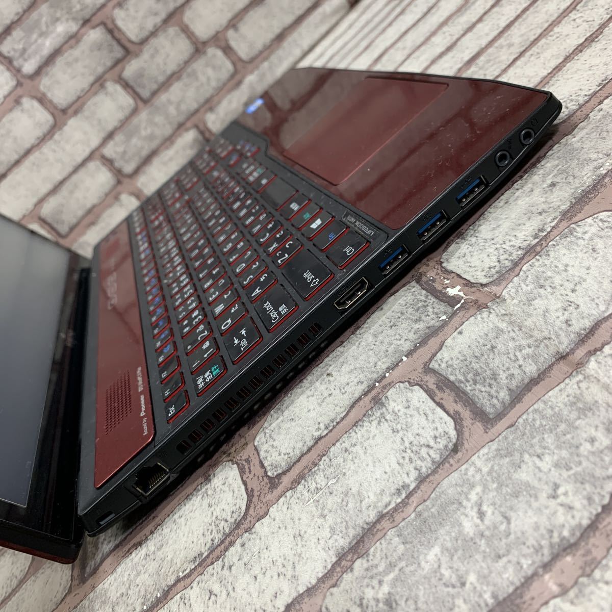 【C187】☆富士通 LIFEBOOK AH77/K FMVA77KR★Core i7-3632QM★新品SSD 240GB★メモリ8GB◇Webカメラ、ブルーレイ、Office2019、1円◇ LIFEBOOK 富士通 FMV AH77&frasl;H2 [アーバンホワイト] AH77&frasl;E3