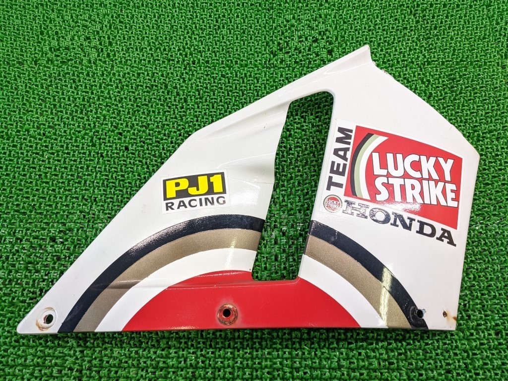 ホンダ Vfr400r 純正 サイドカウル 右 アンダーカウル ラッキーストライク Nc30 検 Rvf400 Nc35 R サイド 売買されたオークション情報 Yahooの商品情報をアーカイブ公開 オークファン Aucfan Com