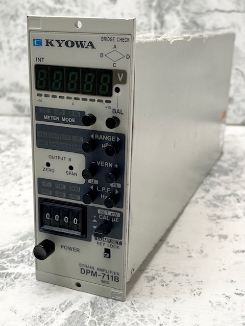 246// 動ひずみ測定器 KYOWA 共和 DPM-711B M10 現状品