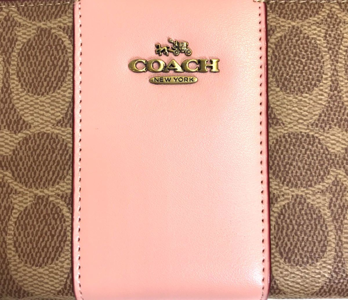 コーチCOACH新作カーキーに中央にピンクのラインラウンドファスナー長 