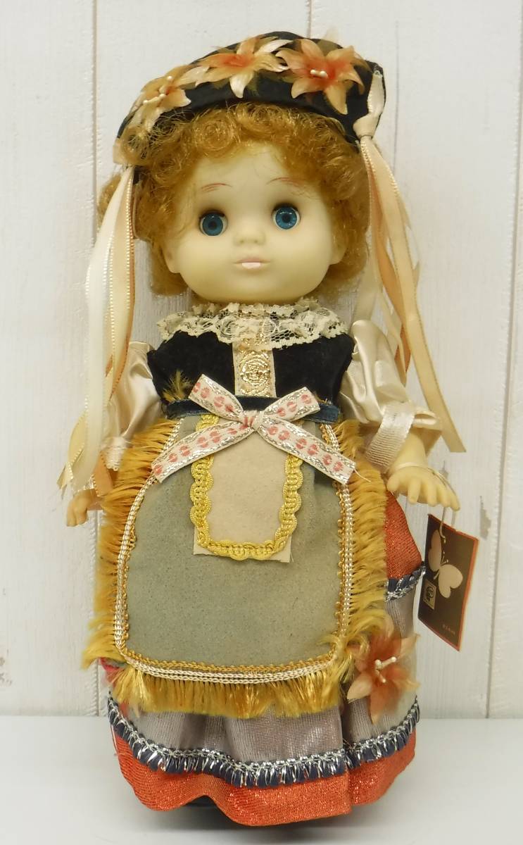 昭和レトロ 当時物 ＊ASAHI ATC ＊レトロ人形 レトロドール ＊タグ付き ソフビ ＊まぶた開閉 スリープアイ ＊民族衣装 ＊ヴィンテージ レア