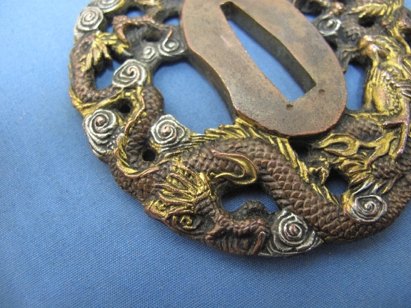 刀鍔 透かし龍（2167）7.5x8cm 金工 丸型 在銘 桐箱 武具 刀
