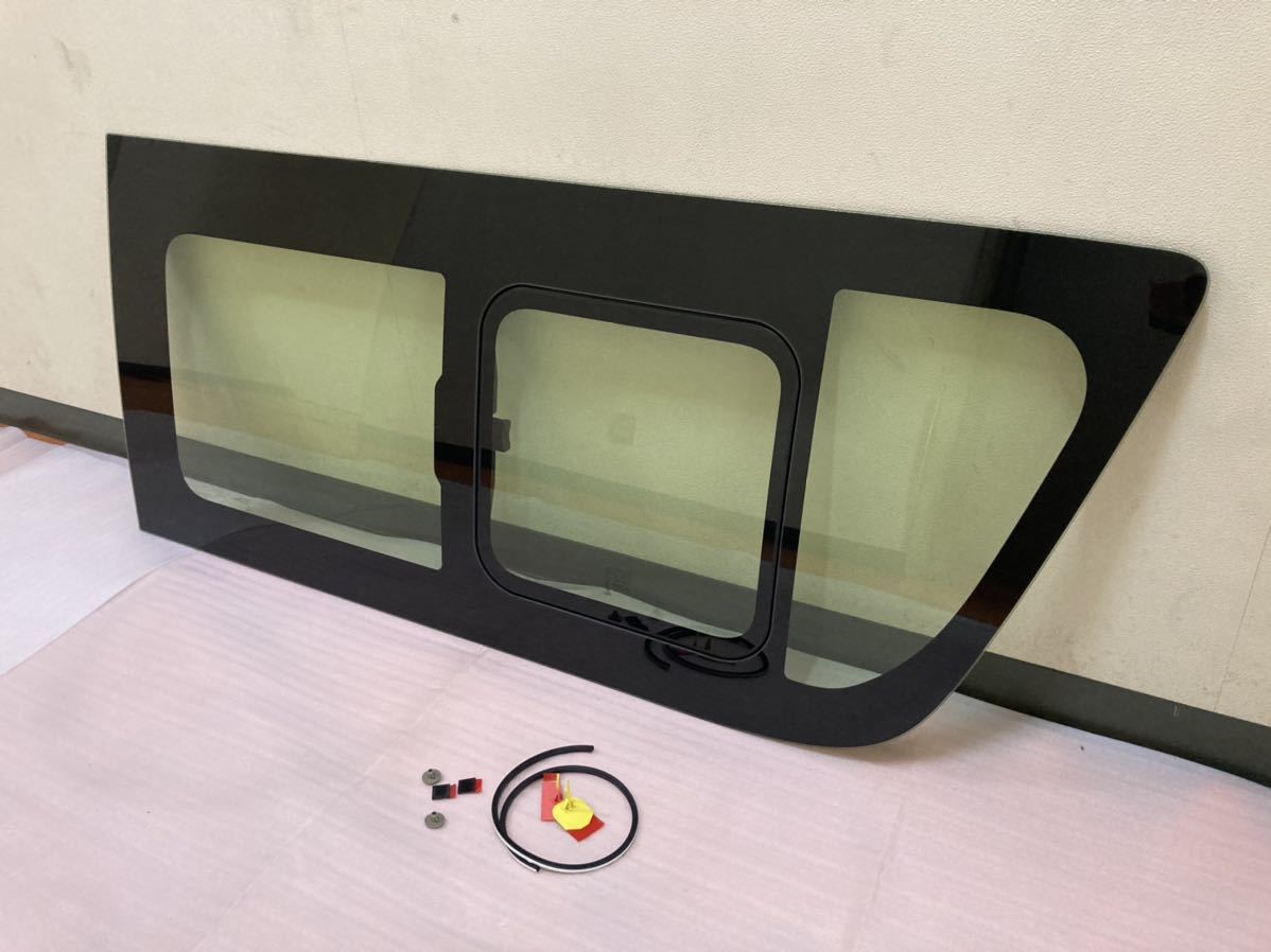 ハイエース 200系 右側スライドドアガラス 小窓付き 中古_1