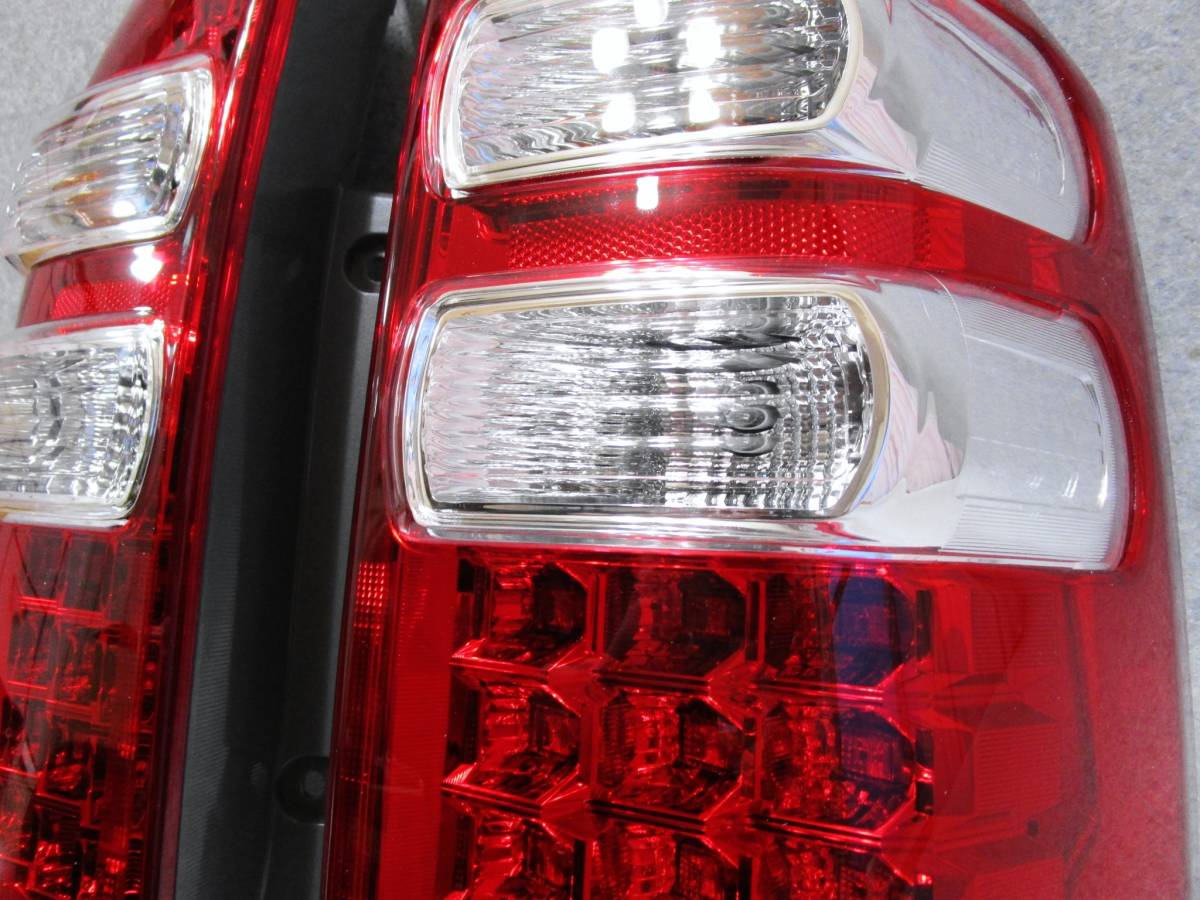 新車外し】 70 ノア ZRR70 後期 純正 テール ライト 左右 ICHIKOH 28