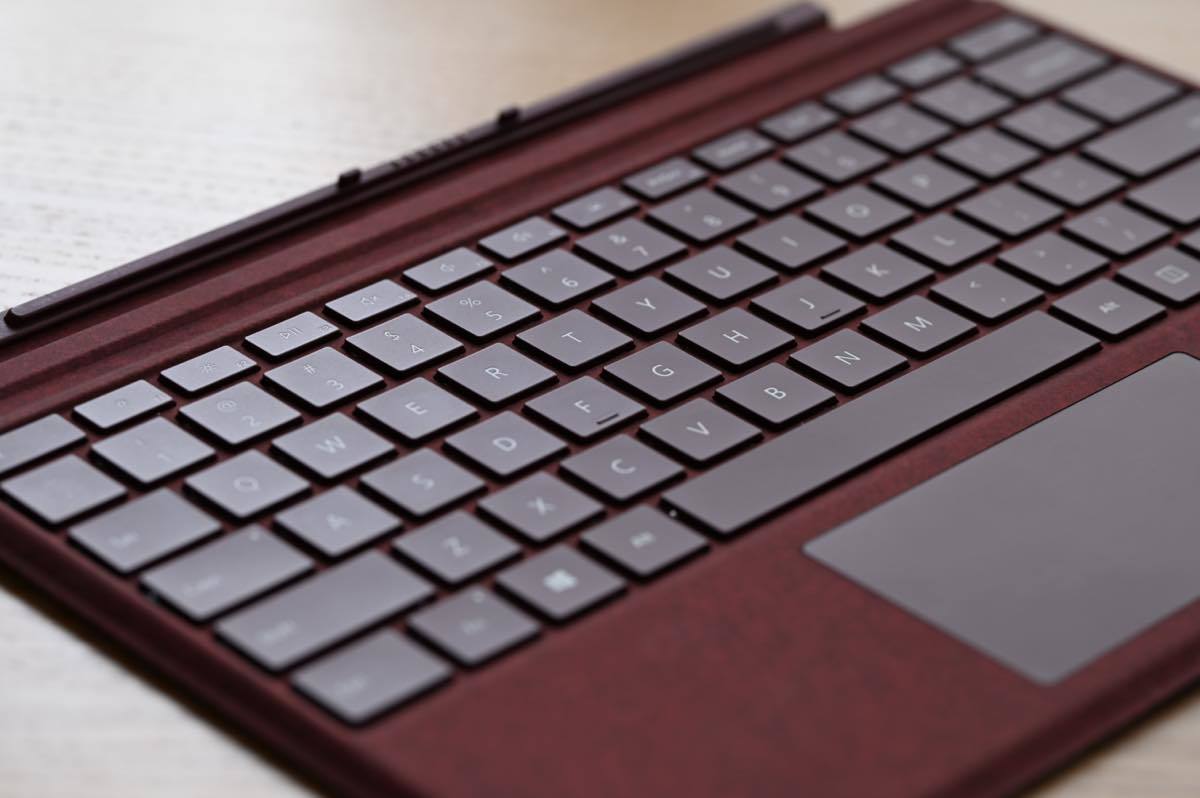美品・希少USキー】Microsoft Surface Pro Signature タイプカバー