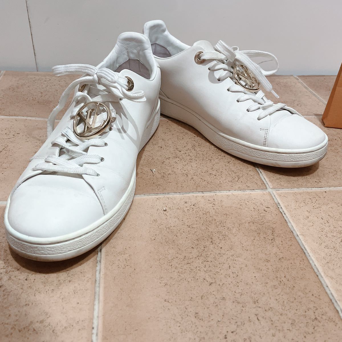 ルイヴィトン LOUIS VUITTON スニーカー 36 1/2 - レザー 金属 ロゴ 白 