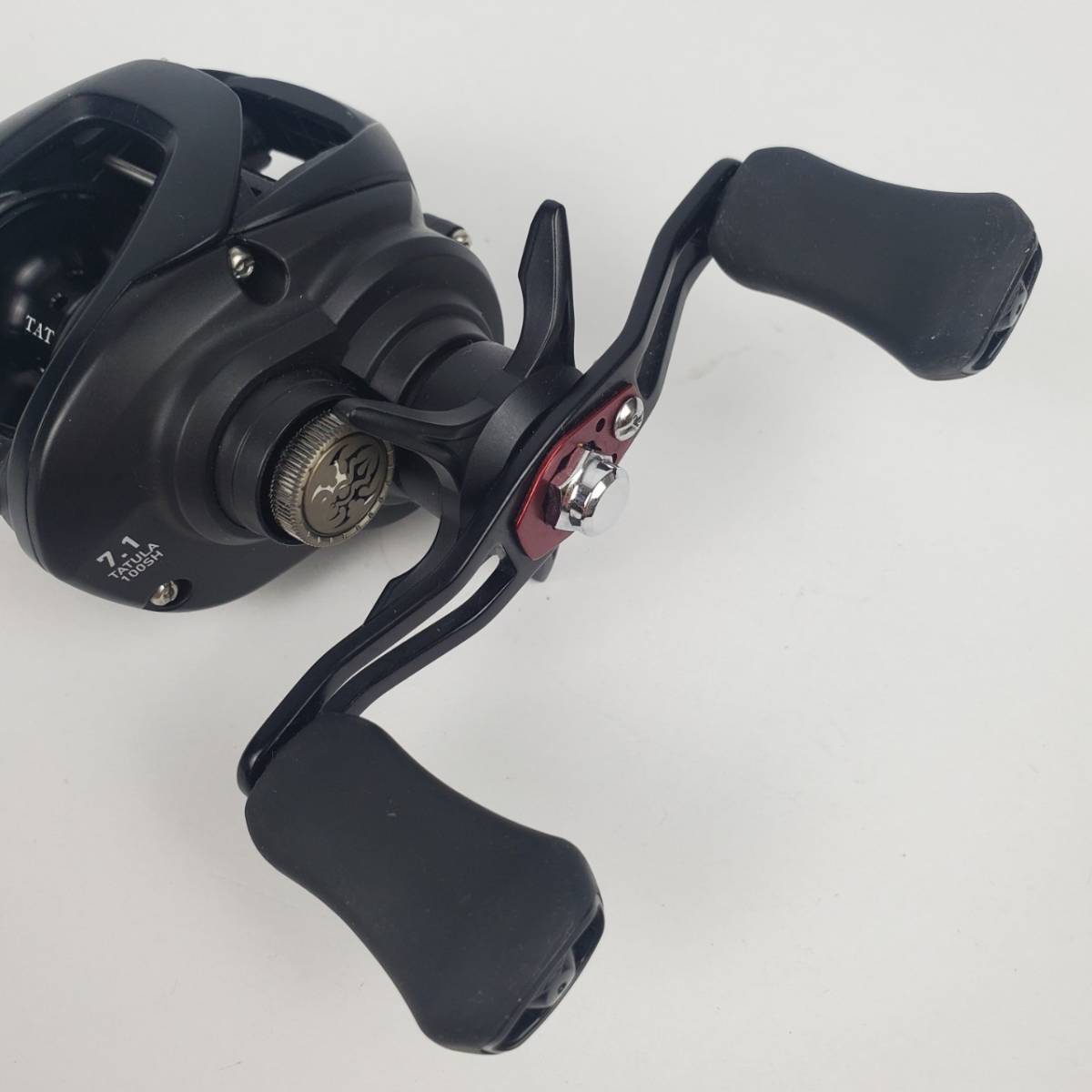 美品ダイワ タトゥーラ100SH 右ハンドル 7.1 ベイトリール ブラック