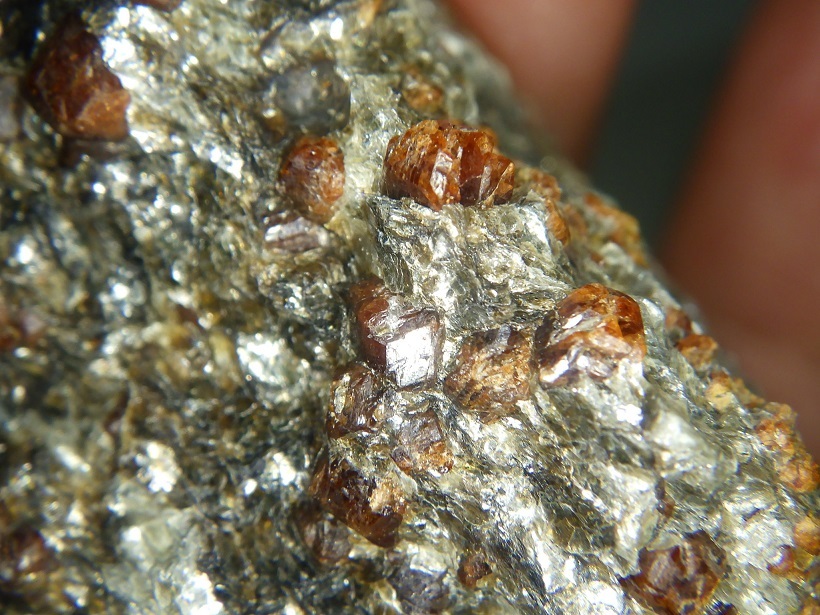 石榴石○福岡県糸島市浮岳産○国産鉱物 ざくろ ザクロ 天然石 ルース