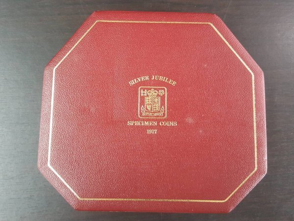 KJUT68　1977年　イギリス　銀貨7枚セット　ケースあり_3