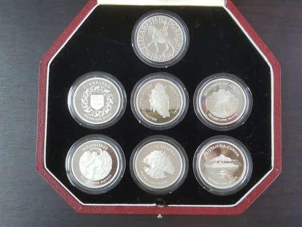 KJUT68　1977年　イギリス　銀貨7枚セット　ケースあり_4