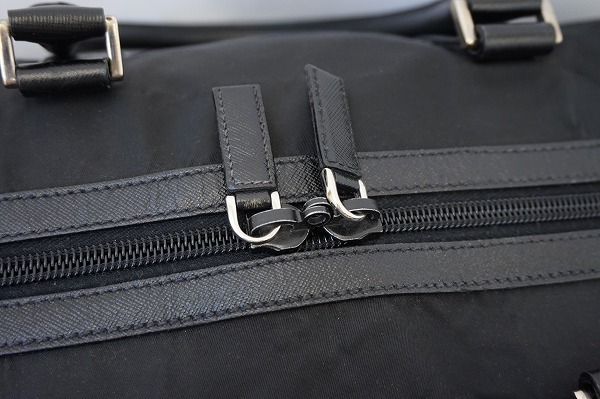 #aub プラダ PRADA ボストンバッグ トラベルバッグ TESSUTO SAFFIANO V20S 旅行鞄 ショルダー付き 黒 メンズ [611201]
