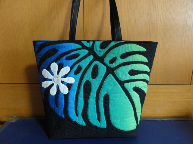 ハワイアンキルト★モンステラとティアレのバッグ　黒★ハンドメイド