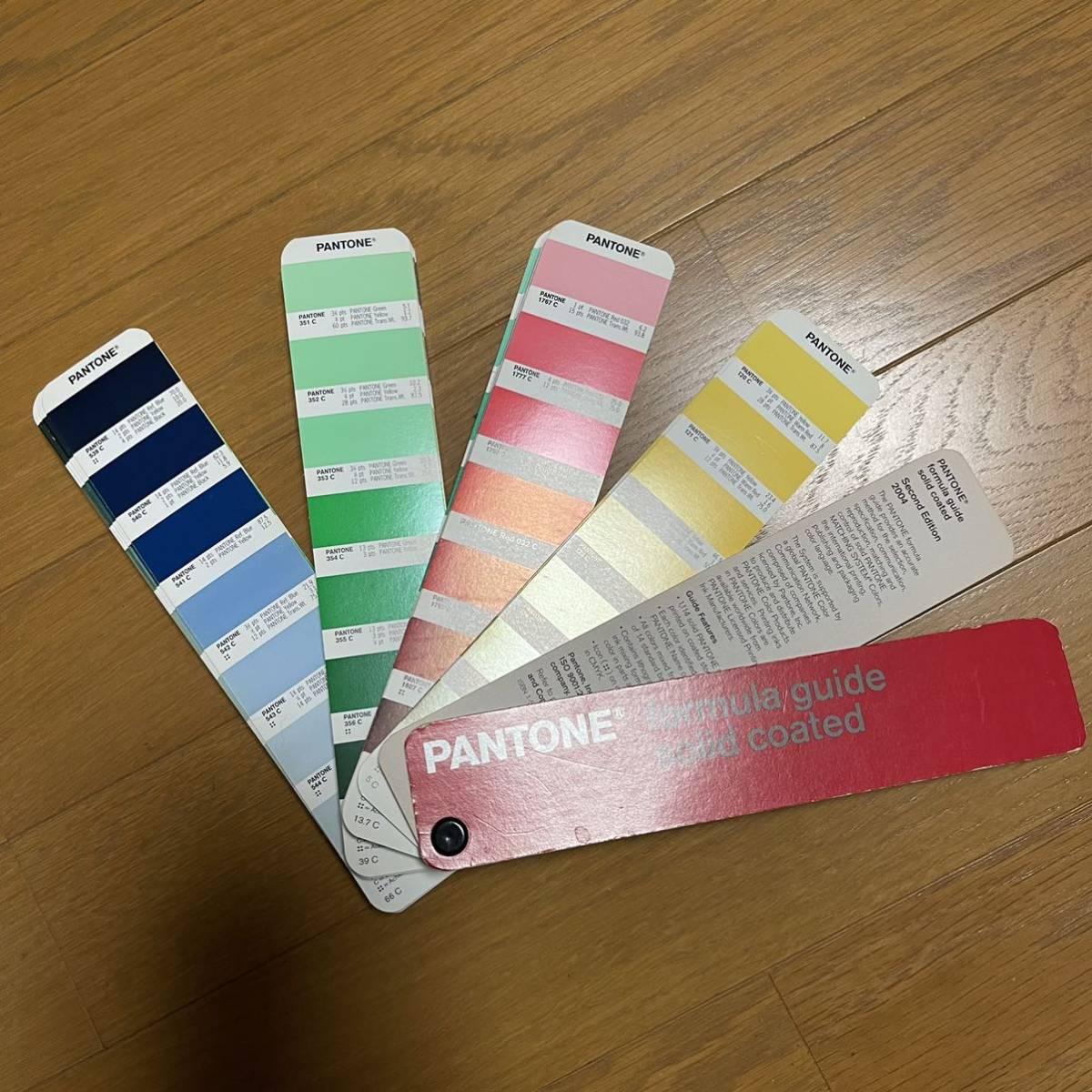 PANTONE パントン 色見本 フォーミュラガイド＆新配色カード199b