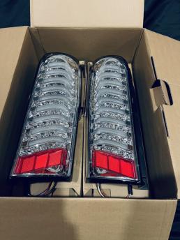 新品 NV350 キャラバン E26 LED テールランプ メッキ NV350 キャラバン E26 LED テールランプ メッキ/左右セット チューブ