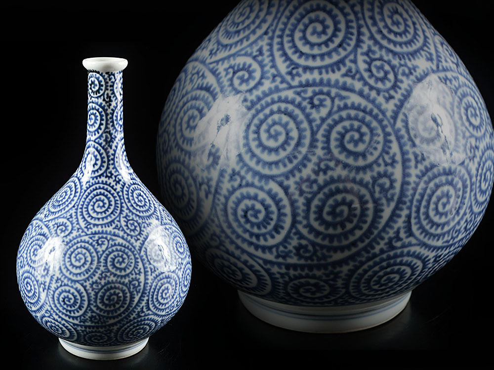 美術品・アンティーク・コレクション 微塵唐草紋様 染付 壺・花瓶 古