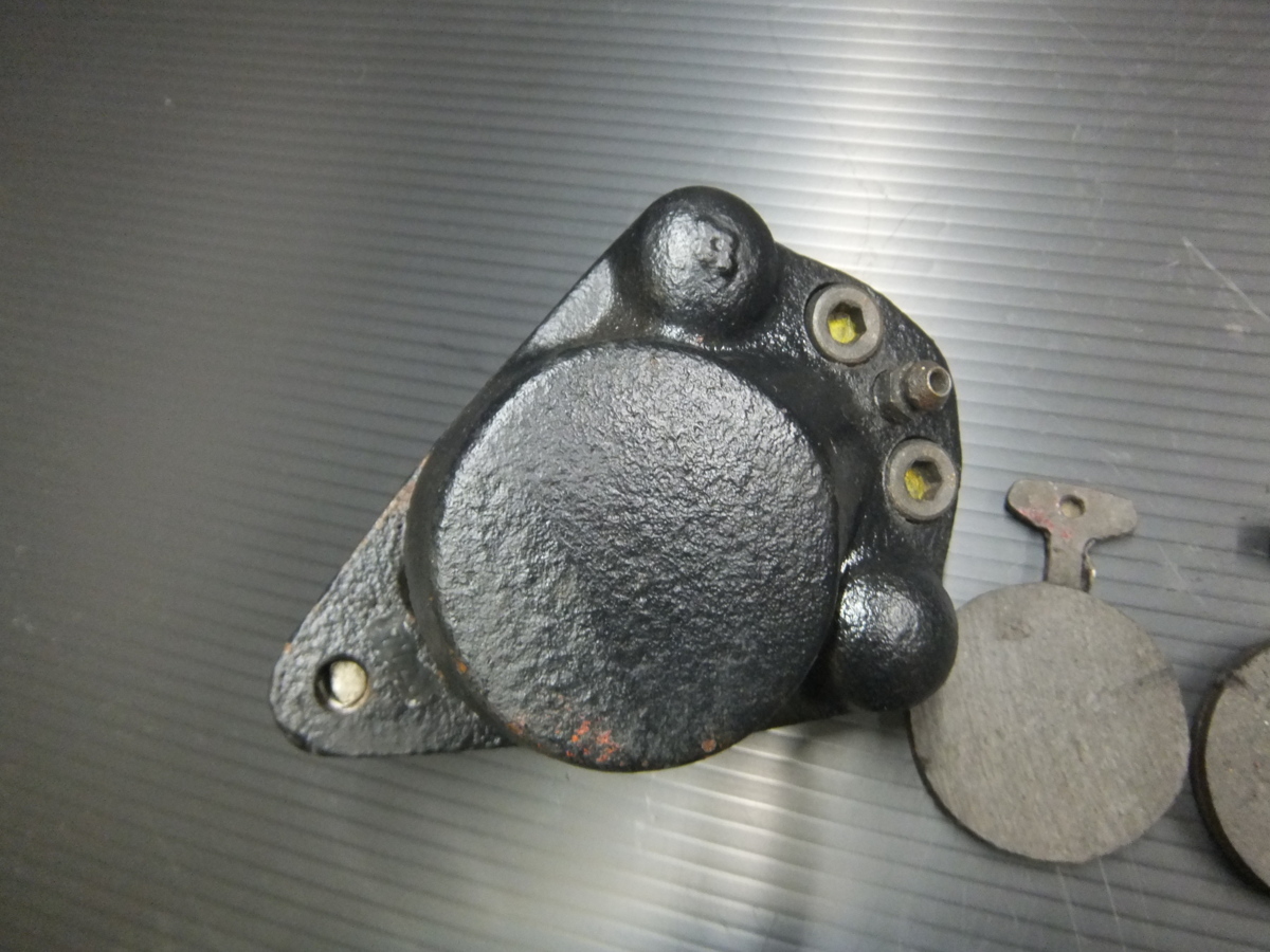 ヤマハ RD250 フロントブレーキキャリパー （絶版旧車 1A4 角タンク Rz