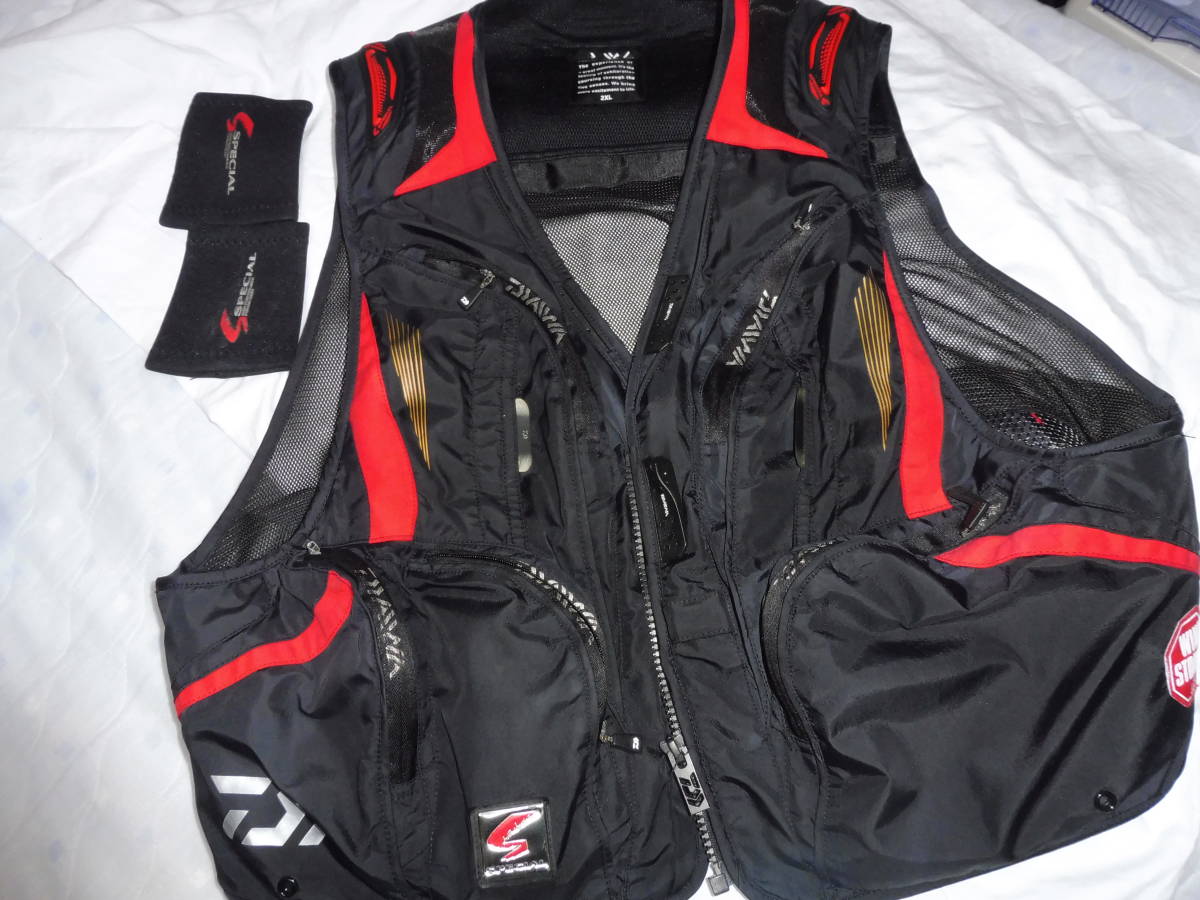 ダイワ　スペシャル　鮎ベスト　ＤV-１１０１　２XＬ ブラック　中古品