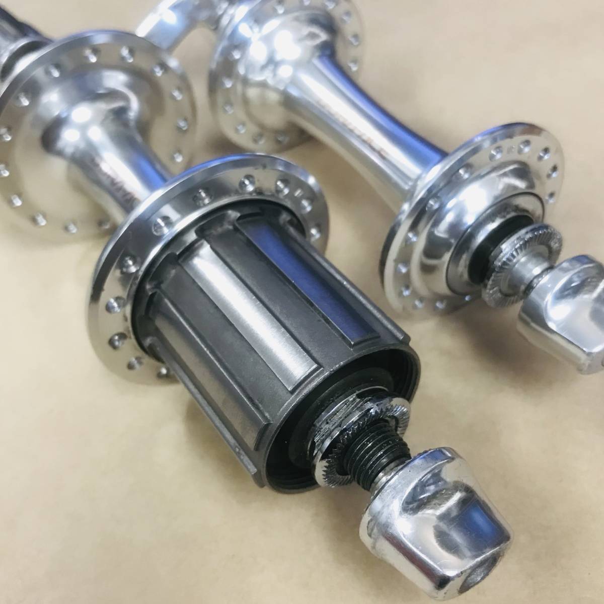 SHIMANO HB-7700 デュラエース フロントハブ シルバー 32H SHIMANO HB-7700 デュラエース フロントハブ シルバー 32H SHIMANO HB
