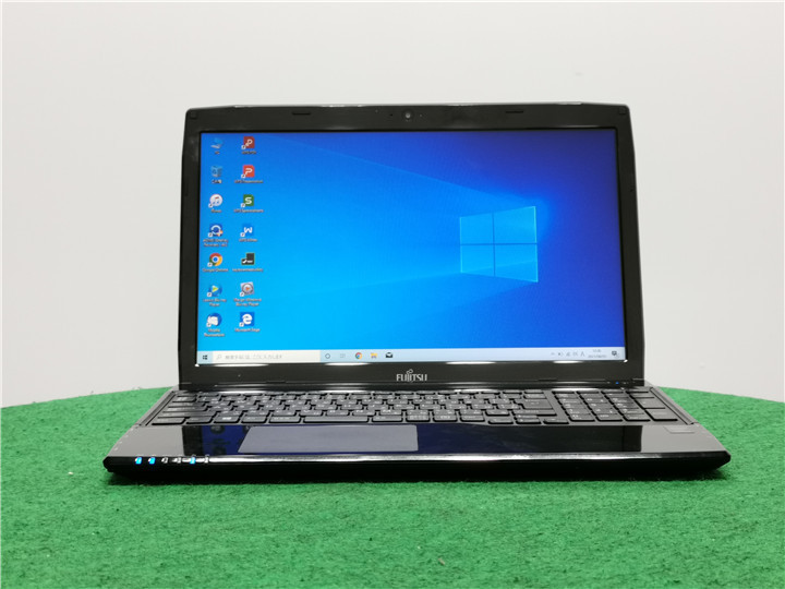 カメラ内蔵/中古/15型/ノートPC/Win10/新品SSD256GB/8GB/Pentium3558U/リカバリー領域/FMV　AH42/R 　新品無線マウス Office搭載　動作良品