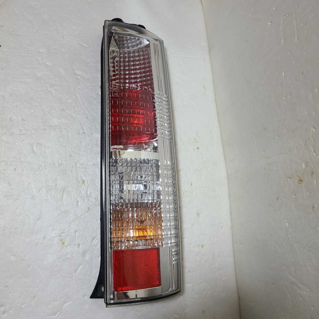 スズキ エブリィ ワゴン DA64W 純正 右テールライト TOKAI DENSO 35603