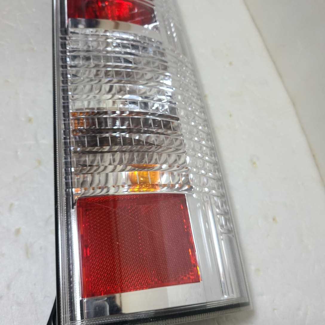 スズキ エブリィ ワゴン DA64W 純正 右テールライト TOKAI DENSO 35603