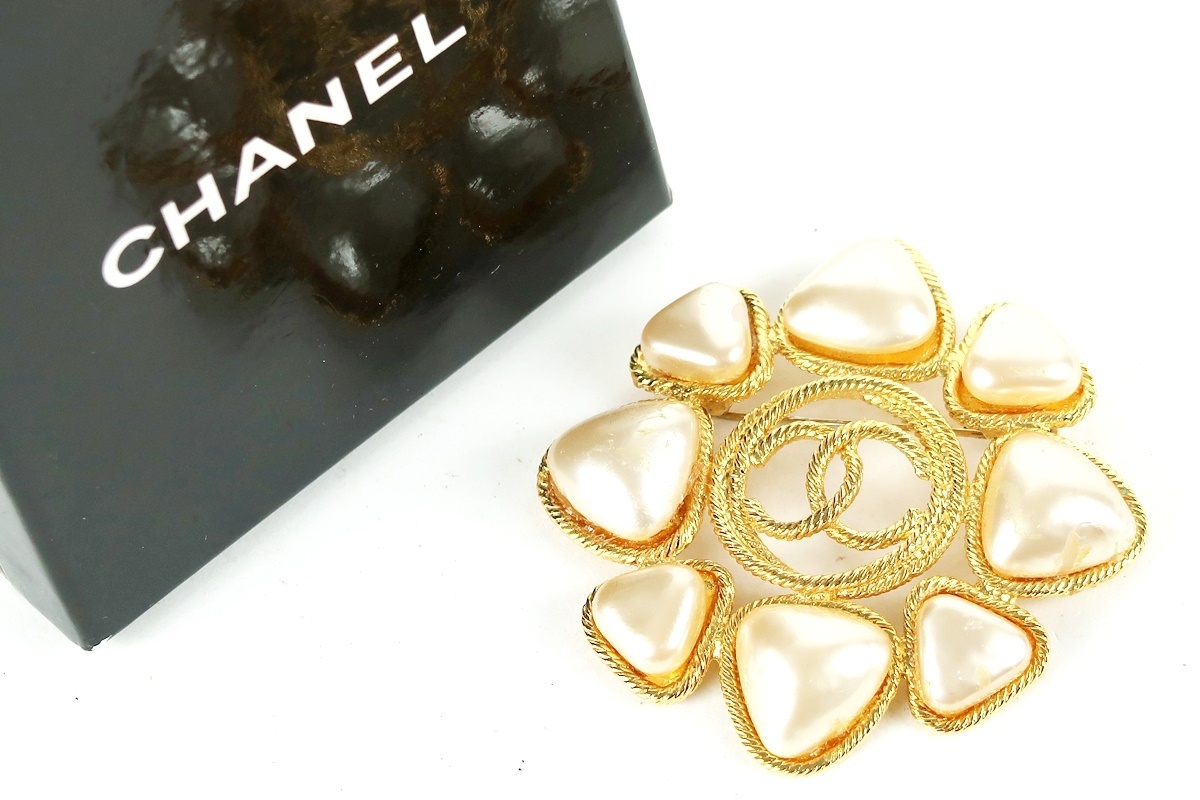 最安値，豊富な 【美品】CHANEL シャネル ブローチ パール ココマーク 