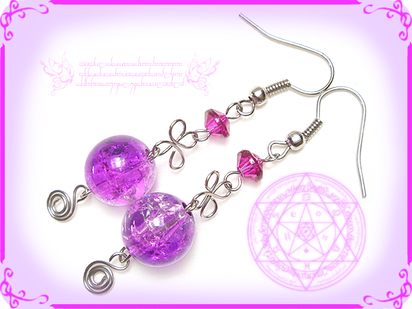 ∮くるりんクラッシュドアイスボールのピアス グレープ クラックアクリルビーズ ワイヤーワーク(ワイヤーアート)手作りハンドメイド軽い_2