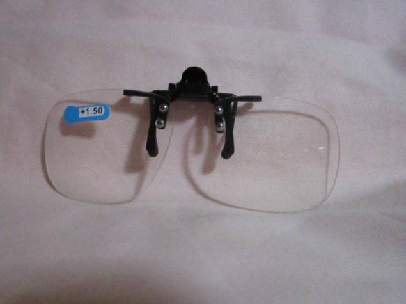 老眼鏡 1 5 眼鏡の上からクリップ式 挟むだけ メガネ めがね 老眼鏡 売買されたオークション情報 Yahooの商品情報をアーカイブ公開 オークファン Aucfan Com