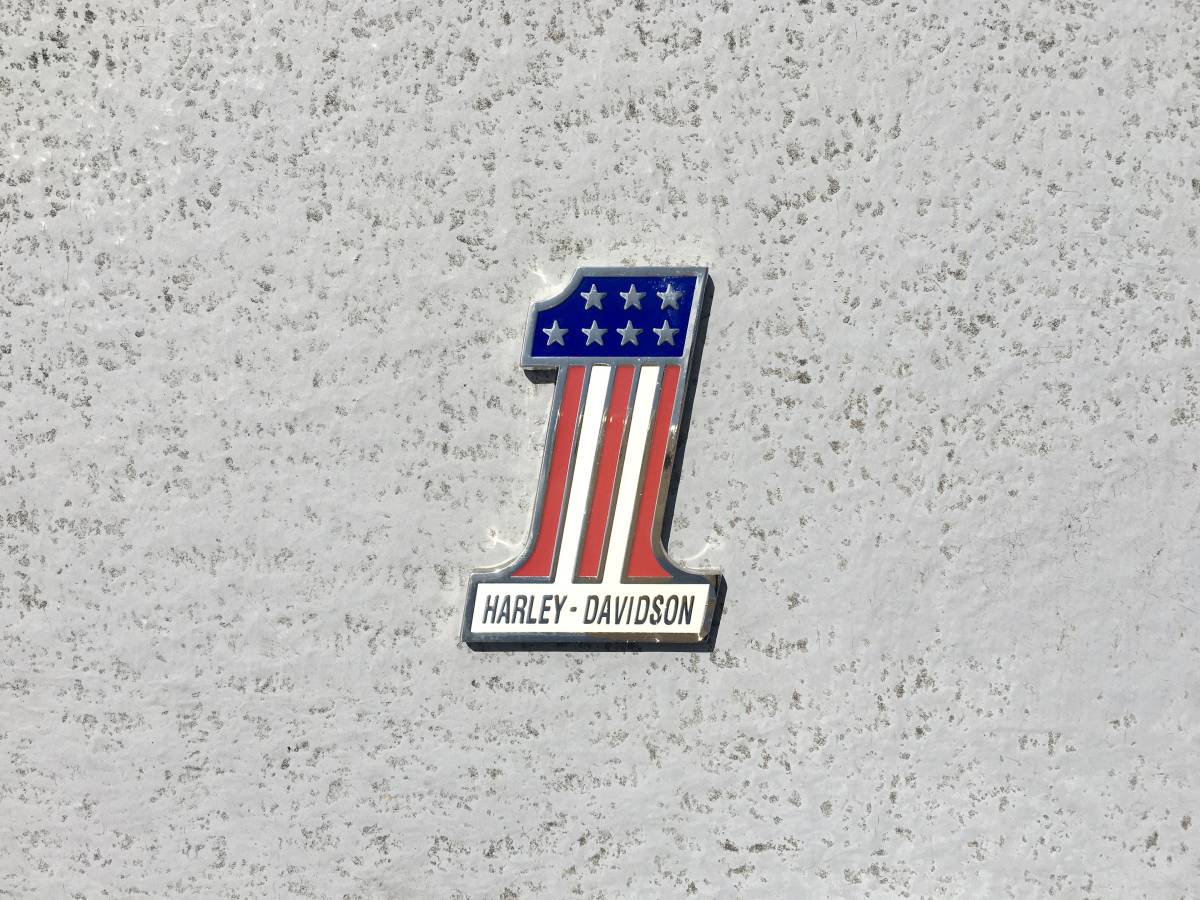 やっぱ「No.1」かっけ～！激烈に希少な当時物純正NOS AMFハーレーNo.1エンブレム！パン ショベル アイアン チョッパーに！