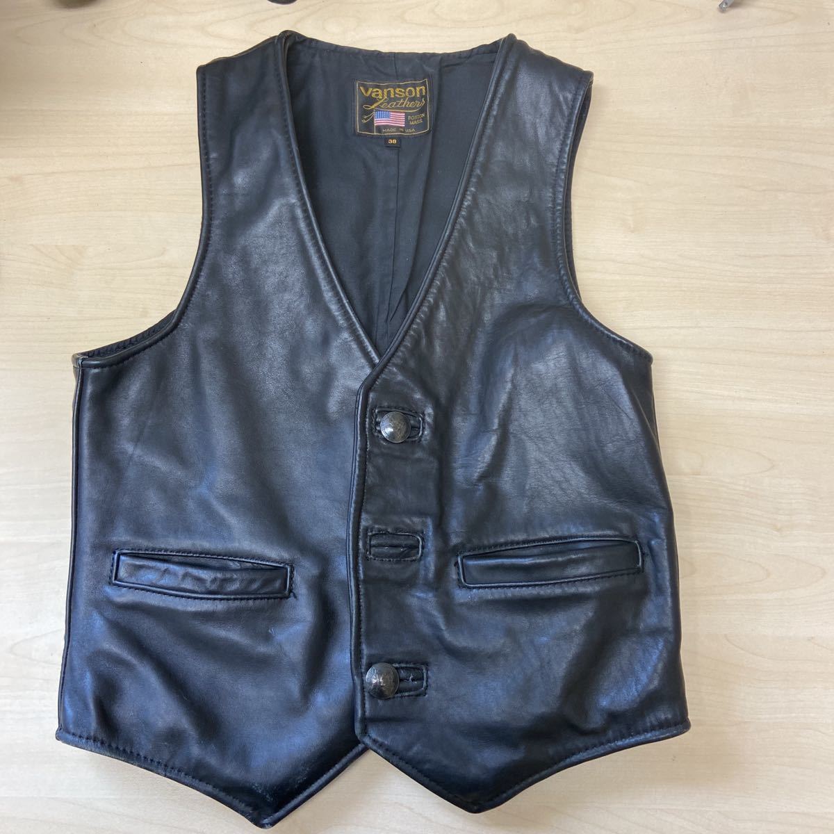 VANSON レザーベスト 38 コンチョ付き バンソン は 【公式通販】