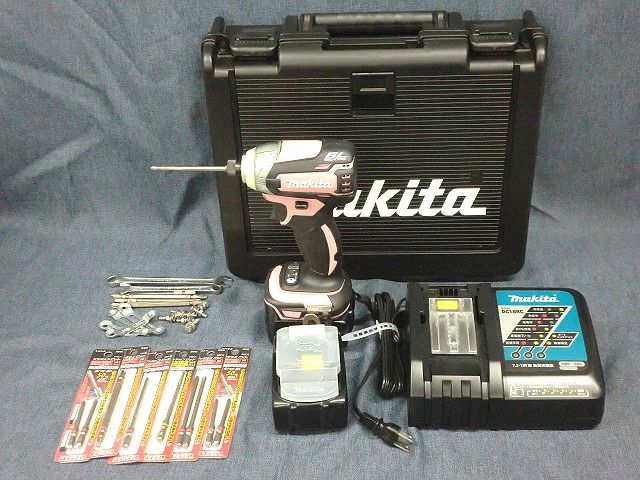 8108P◆makita マキタ 充電式インパクトドライバ TD136DRFXP 本体/バッテリー×2/充電器 ピンク◆中古 マキタ | 10.8V (本体 白 0