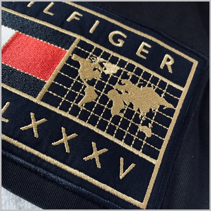 アースバッジTシャツ　ブラック Lサイズ　TOMMY HILFIGER トミー TOMMY HILFIGER カーキ 検索結果 公式オンラインストア