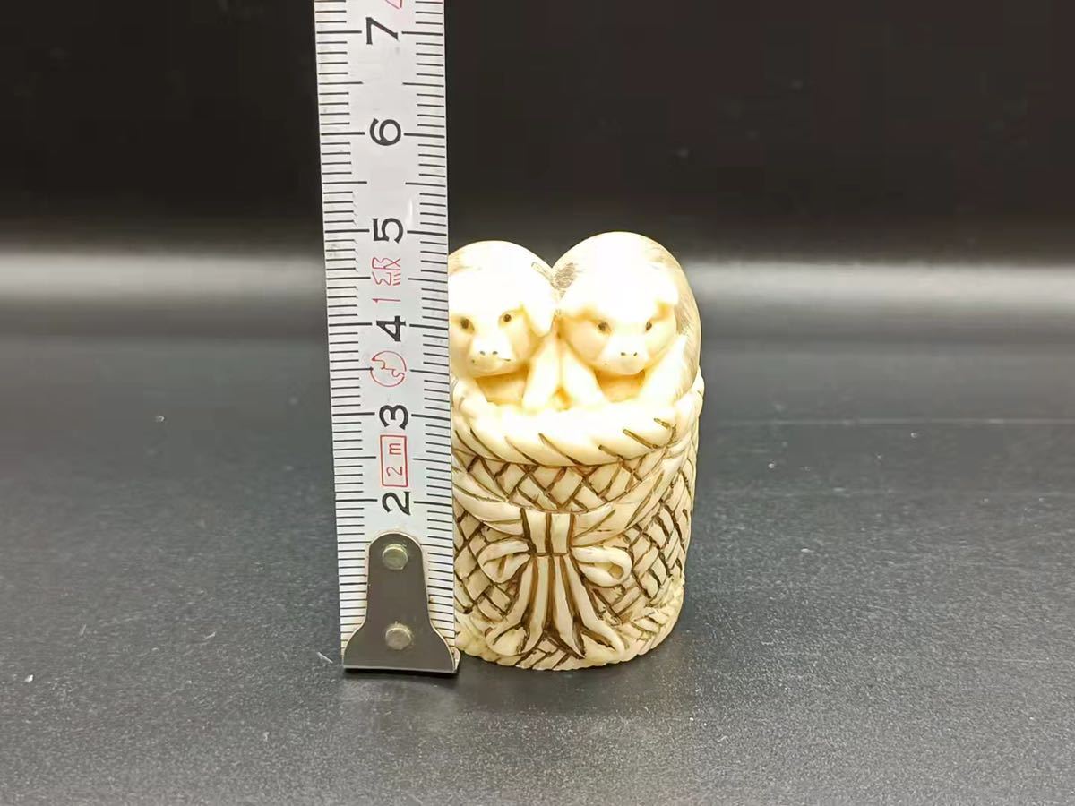 時代物 鯨歯彫 親子豚 双子豚 根付 提物 古美術 イッカク鯨 角