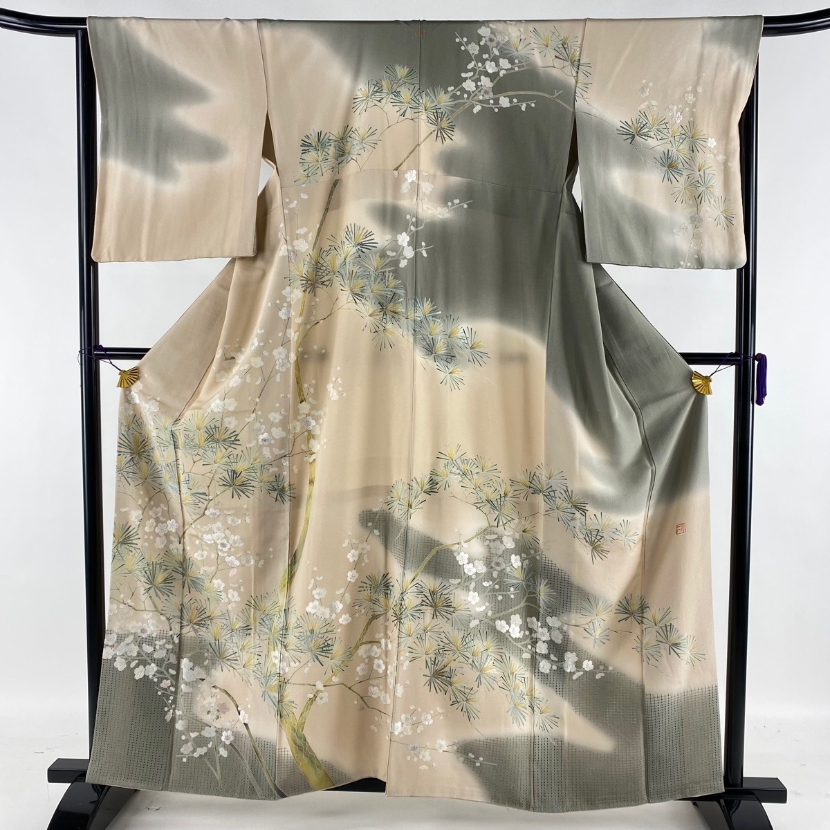 最安値，限定セール 訪問着 逸品 一つ紋 松 梅 刺繍 金糸 ベージュ 袷 身丈159cm 裄丈66cm M 正絹(仕立て上がり)｜売買されたオークション情報、yahooの商品情報をアーカイブ公開 - オークファン 仕立て上がり