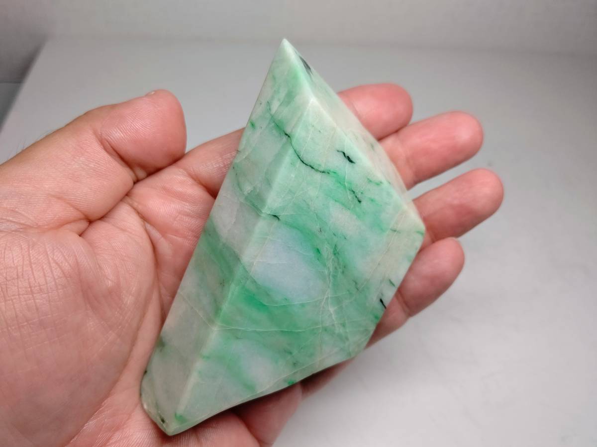 原石 翡翠 ヒスイ 鑑賞石 鉱物 誕生石 自然石 鉱石 水石 222g | 糸魚川 